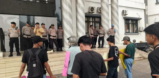 Mahasiswa Gelar Aksi Jilid II di Kantor Bupati Pandeglang, Tuntut Pemecatan Ketua PGRI Patia