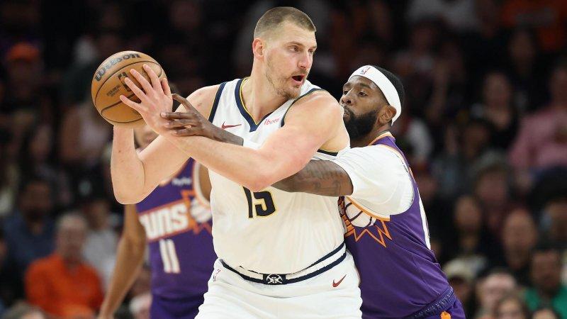 Jokic Catat Triple-Double, Nuggets Tumbangkan Suns 125-123