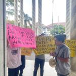 Mahasiswa Geruduk BKPSDM, Tuntut Pemecatan Ketua PGRI Kecamatan Patia