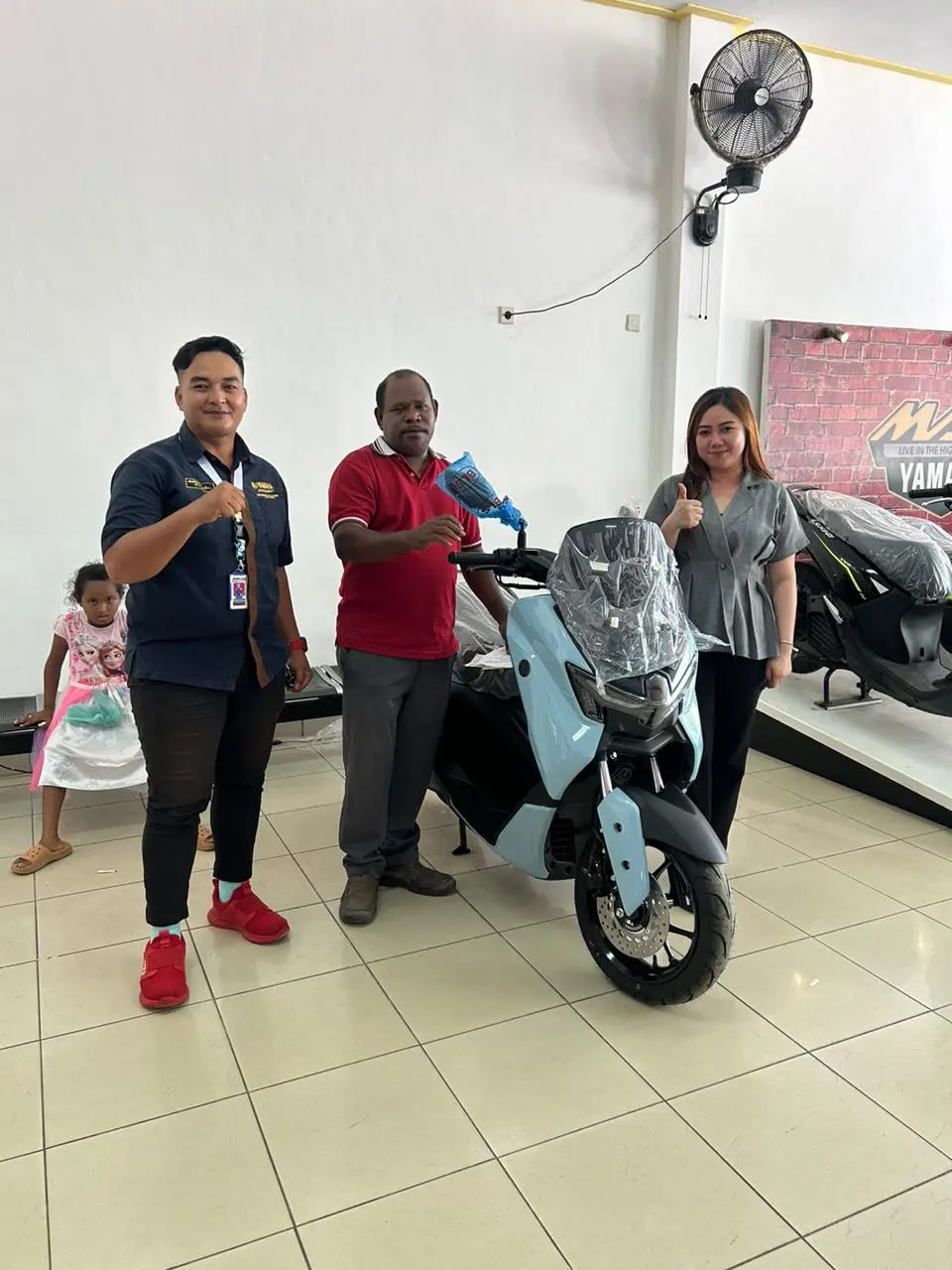 Presiden Prabowo Kirimkan Bantuan 1 Unit Motor Untuk Wakil Ketua LMA Kota Sorong