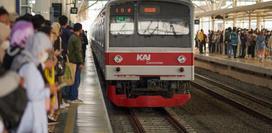 Info Commuter Line: Kurangi Emisi Karbon hingga 85%, KAI Commuter Ajak Masyarakat Beralih ke Commuter Line dan Perkuat Komitmen ESG