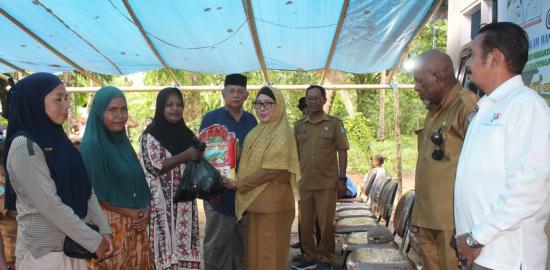 Dinas Ketahanan Pangan KabSor Salurkan Bantuan Sembako Gratis
