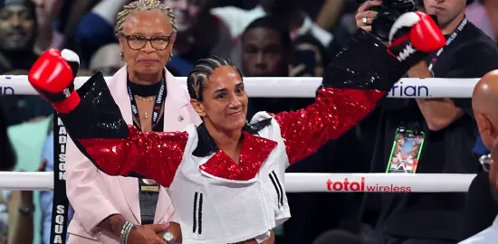 Amanda Serrano Perkasa, Taklukkan Reina Tellez dan Pertahankan Gelar WBA