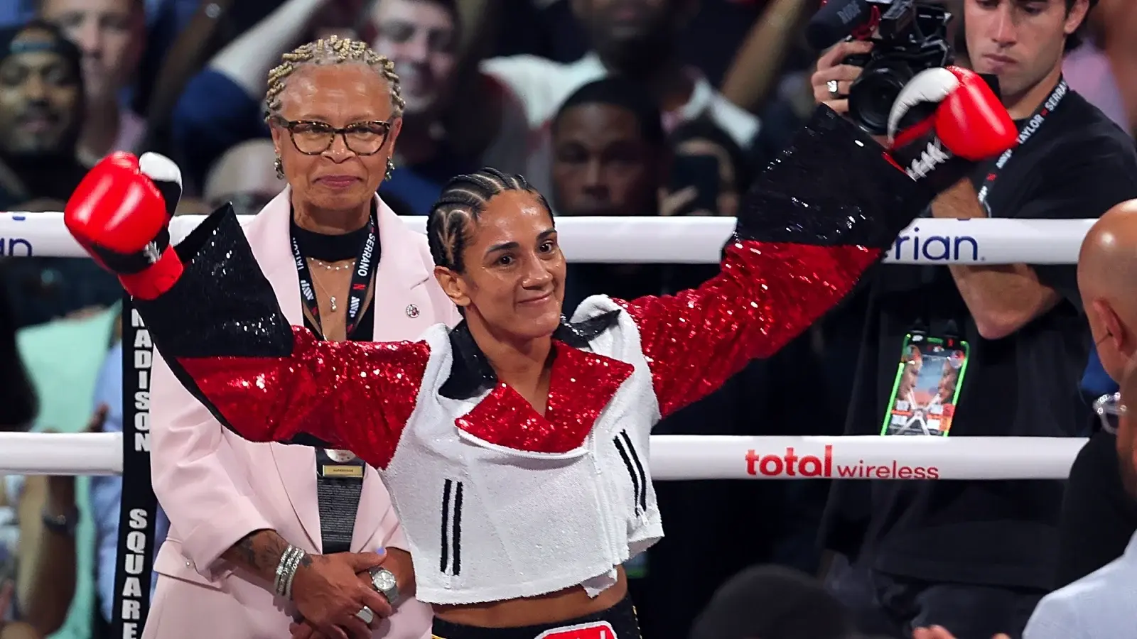 Amanda Serrano Perkasa, Taklukkan Reina Tellez dan Pertahankan Gelar WBA