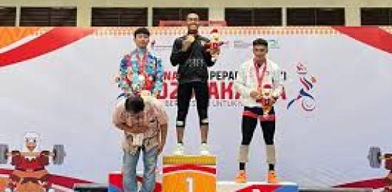 Atlet Angkat Besi Kalimantan Selatan Sumbang Emas dan Perak di Popnas XVII 2025