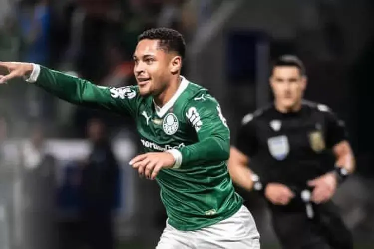 MU Incar Vitor Roque dari Palmeiras untuk Tambah Stok Striker
