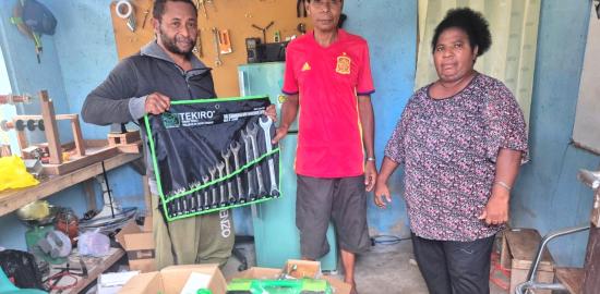 Pengusaha OAP di Kota Sorong Dapat Bantuan Langsung Dari Presiden Prabowo