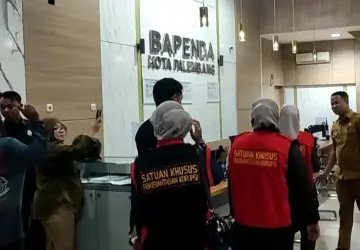 Penggeledahan Kantor Bapenda Palembang Terkait Dugaan Korupsi Pasar Cinde