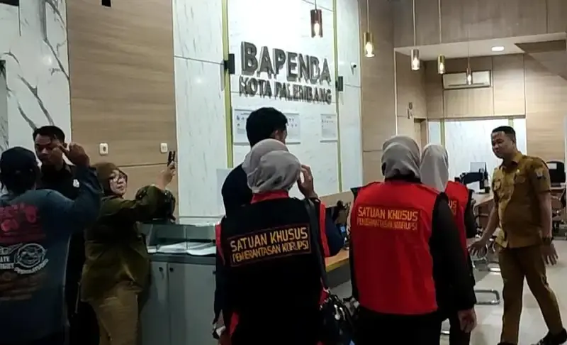 Penggeledahan Kantor Bapenda Palembang Terkait Dugaan Korupsi Pasar Cinde