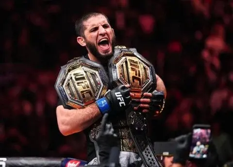 Islam Makhachev Rebut Gelar Juara Welter UFC Usai Kalahkan Jack Della Maddalena di UFC 322