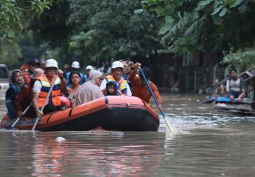 PLN Pastikan Keamanan Kelistrikan dan Bantu Evakuasi Warga di Tengah Banjir Bekasi