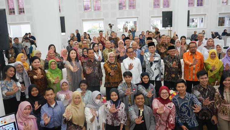 Menkomdigi Mengajak Orang Tua Dampingi Anak di Ruang Digital selama Ramadan