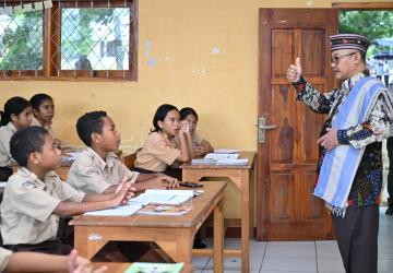 Kunjungan Mendadak Mendikdasmen Kejutkan Guru dan Siswa SMPN 1 Komodo