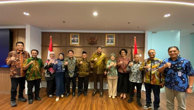 Mendikdasmen Hadiri Rapat Pembahasan Rencana Pembangunan Rumah untuk Guru