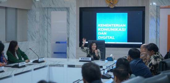 Batasi Akses Medsos Anak, Menkomdigi: Hidupkan Lagi Tayangan TV yang Mendidik!