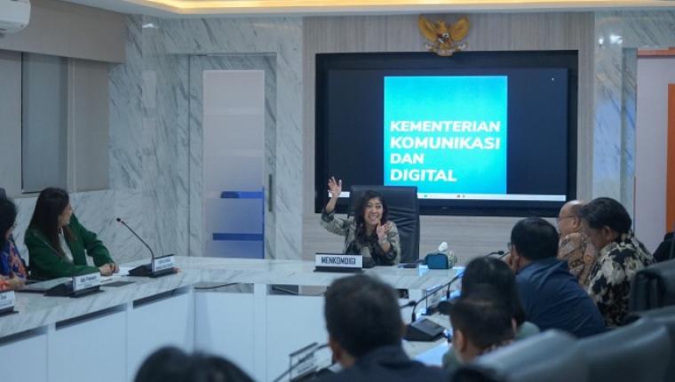 Batasi Akses Medsos Anak, Menkomdigi: Hidupkan Lagi Tayangan TV yang Mendidik!
