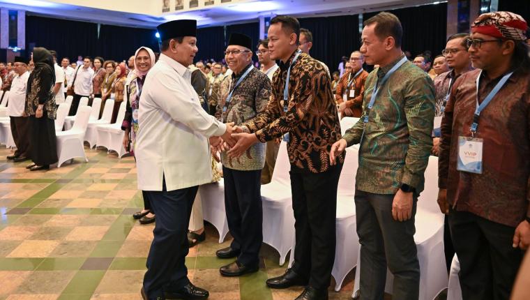 Presiden Prabowo Apresiasi Tiga Kepala Daerah atas Komitmen Meningkatkan Kesejahteraan Guru