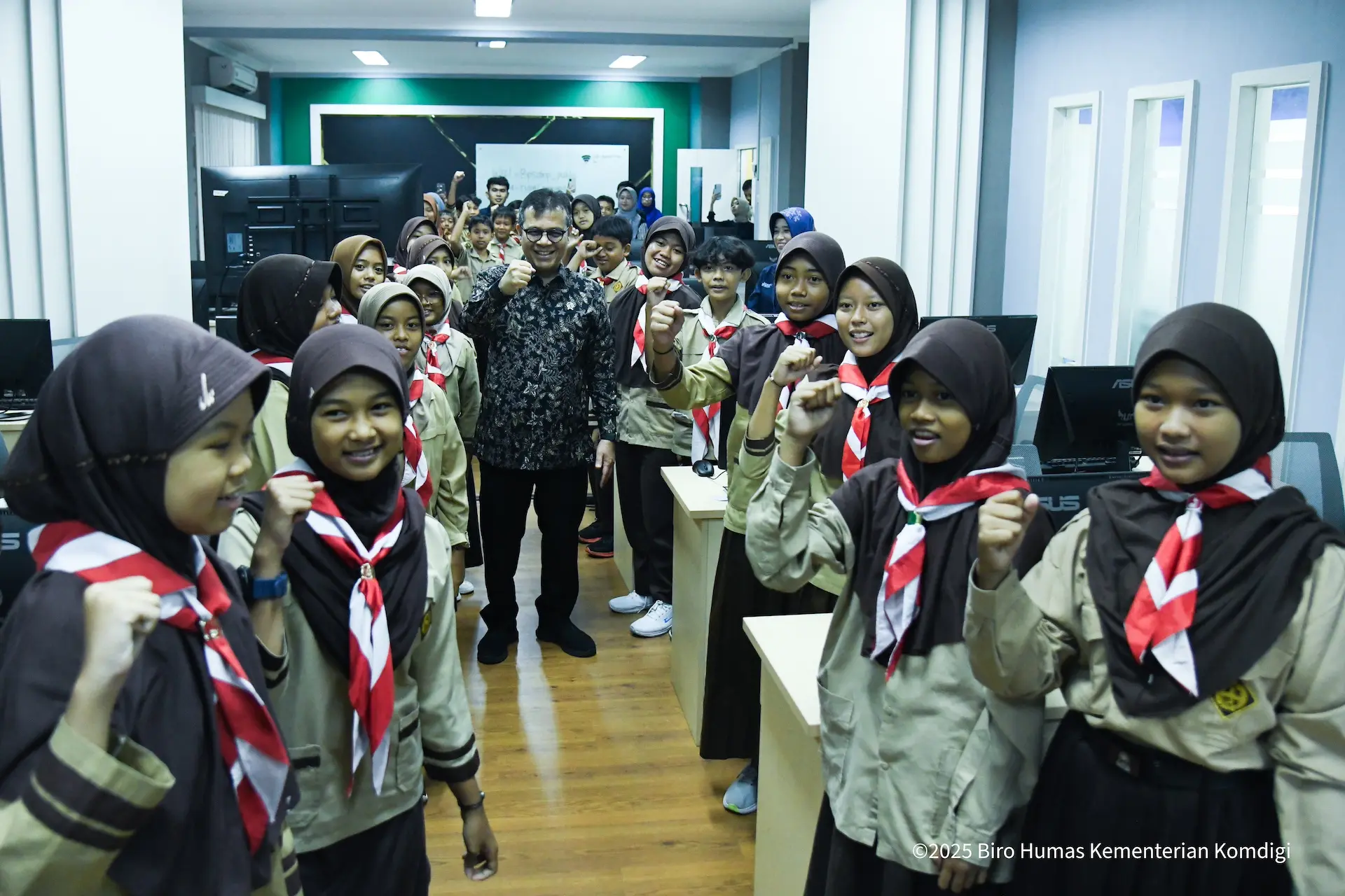 Siapkan Talenta Digital Sejak Dini, Komdigi Latih Siswa SD Visual Coding