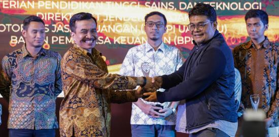 Media Sosial Kemdiktisaintek Raih Penghargaan SPS Awards 2025