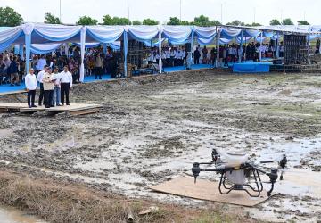 Presiden Prabowo Tebar Benih Padi dengan Teknologi Drone Pertanian