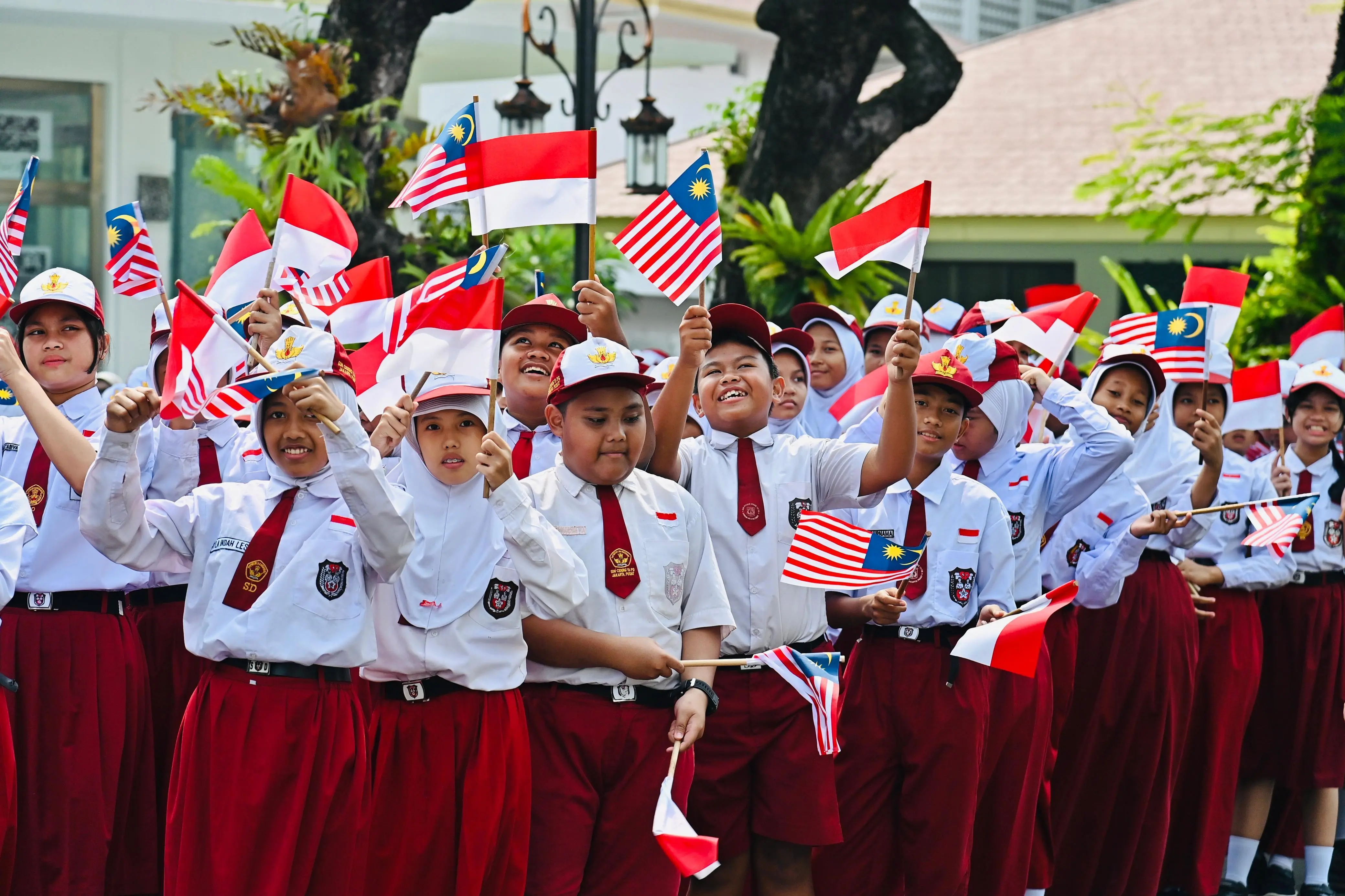 Pelajar Sambut Hangat Presiden Prabowo dan PM Anwar