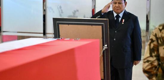 Presiden Prabowo Beri Penghormatan Terakhir untuk Tiga Prajurit TNI yang Gugur di Misi UNIFIL Lebanon