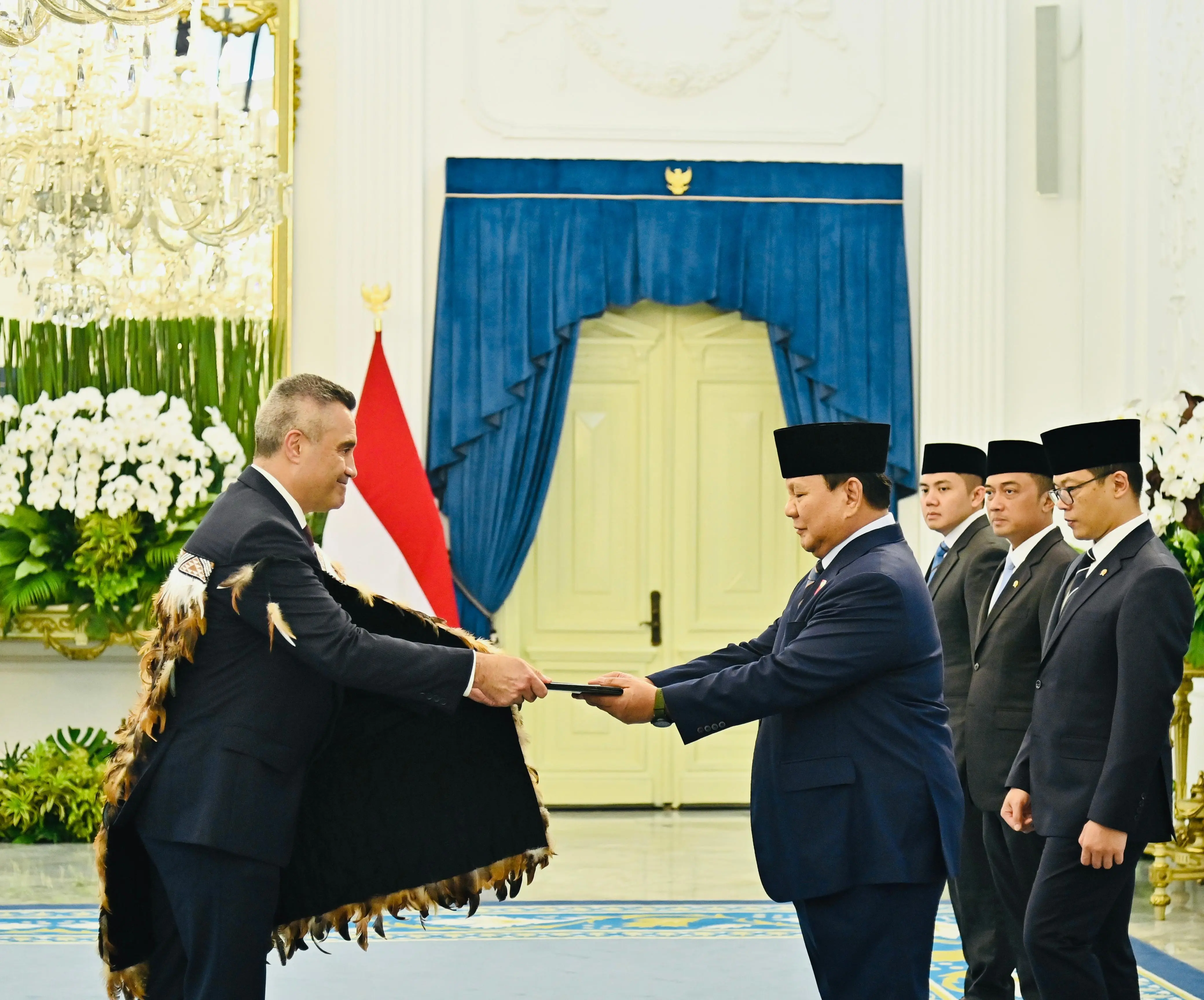 Presiden Prabowo Terima Surat Kepercayaan dari Delapan Duta Besar Negara Sahabat di Istana Merdeka
