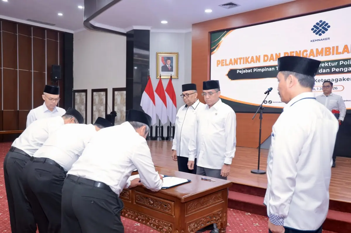 Lantik Pejabat Baru, Menaker Minta Berikan Kinerja Terbaik bagi Masyarakat