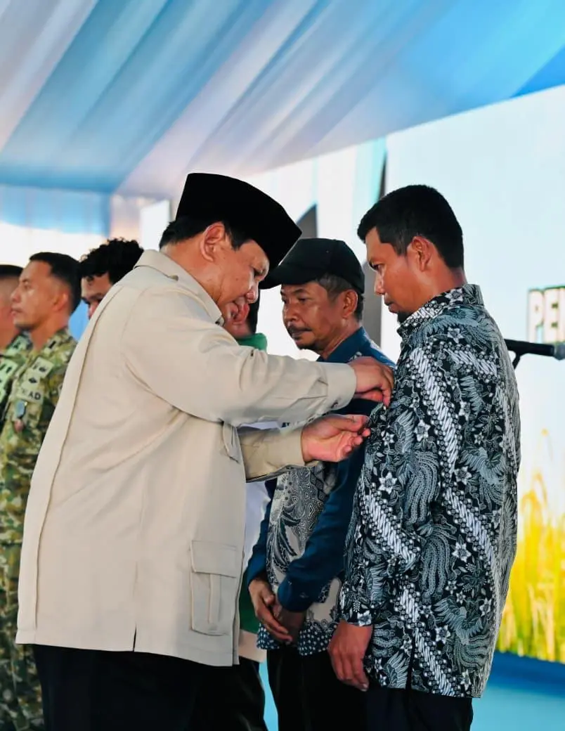 Rayakan Swasembada Pangan 2025, Presiden Prabowo Ganjar Petani dan Tokoh Pertanian Tanda Kehormatan