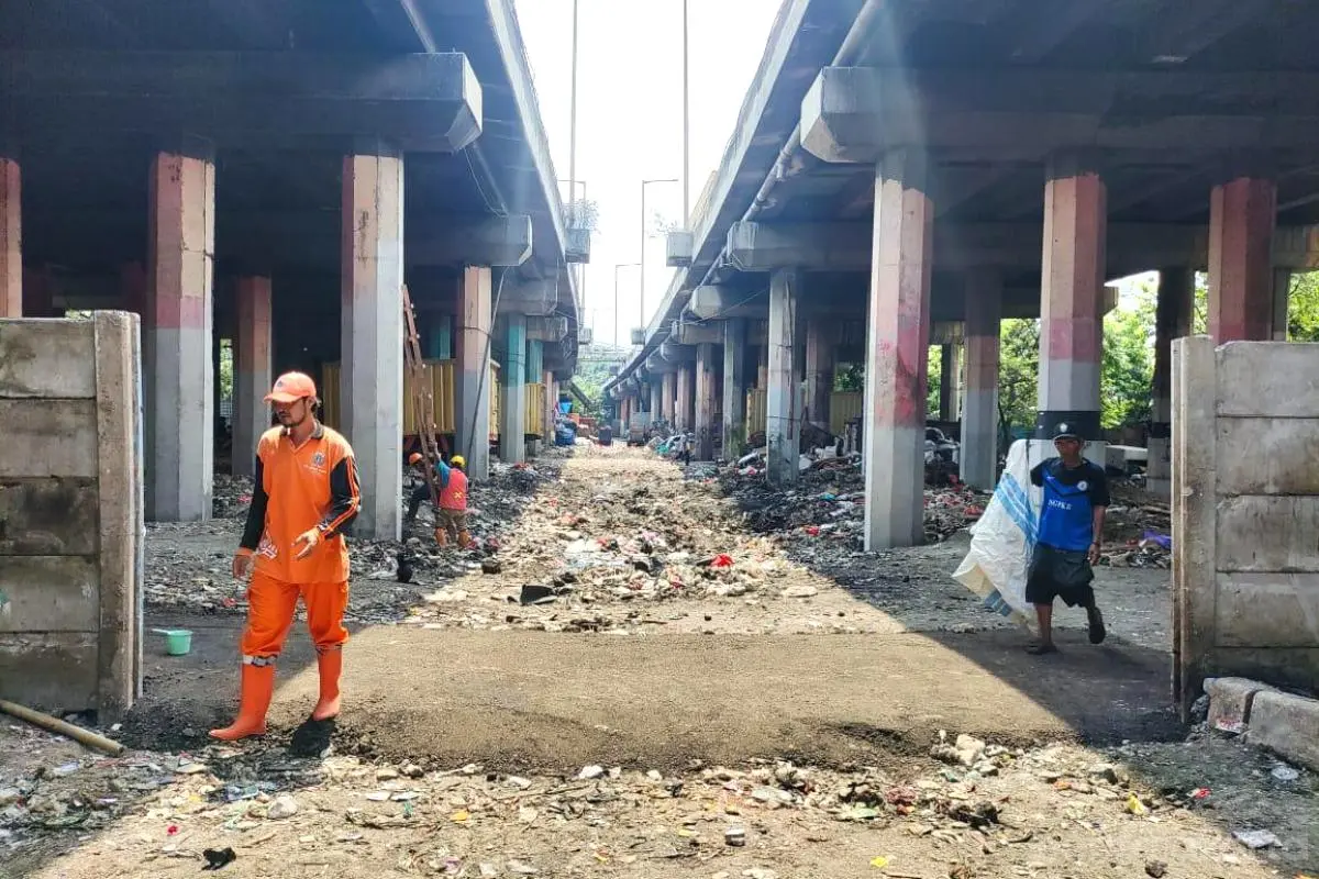 Penanganan Sampah di Kolong Tol Ir Wiyoto Wiyono Sungai Bambu Dinilai Sukses