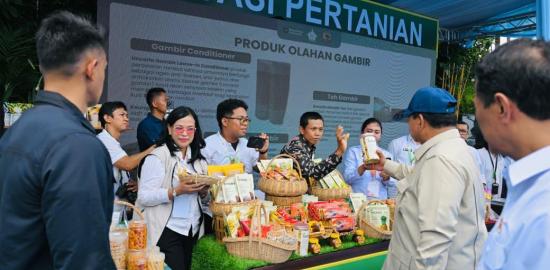 Strategi Prabowo Wujudkan Kedaulatan Pangan: Dari Traktor Otonom hingga Hilirisasi Gambir di Karawang