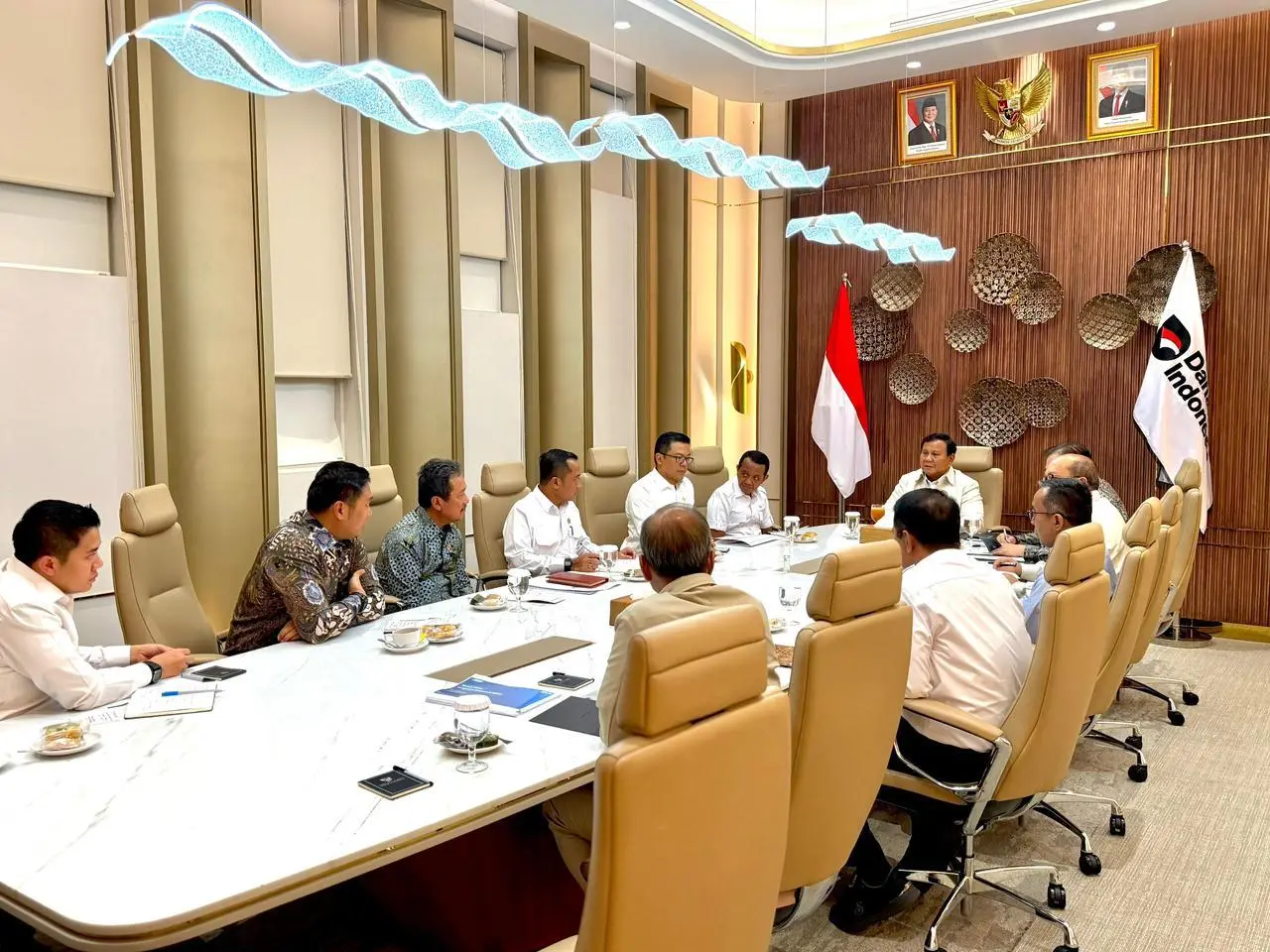 Presiden Prabowo Gelar Ratas Terbatas Akselerasi Program Strategis Nasional Usai Lawatan Eropa