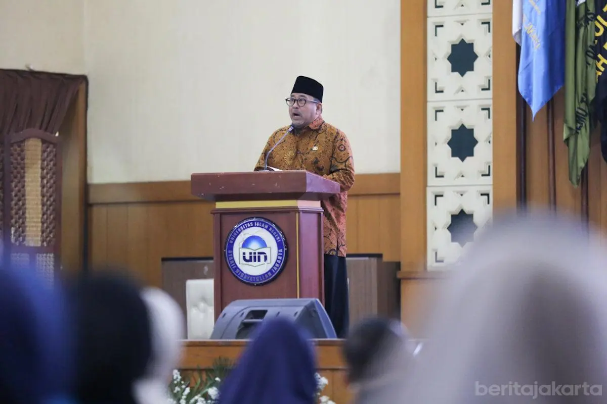 Pemprov DKI Jakarta Serahkan KJMU kepada Mahasiswa Baru