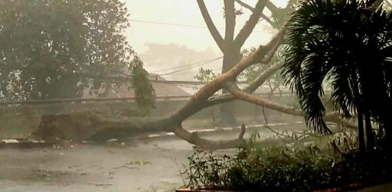BMKG Imbau Warga Waspada Terhadap Potensi Hujan Es dan Cuaca Ekstrem di Bandung