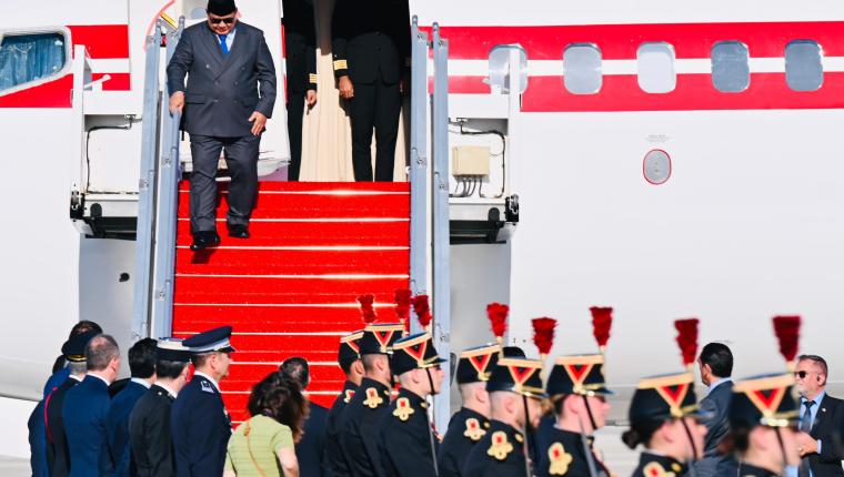Presiden Prabowo Tiba di Paris untuk Hadiri Bastille Day