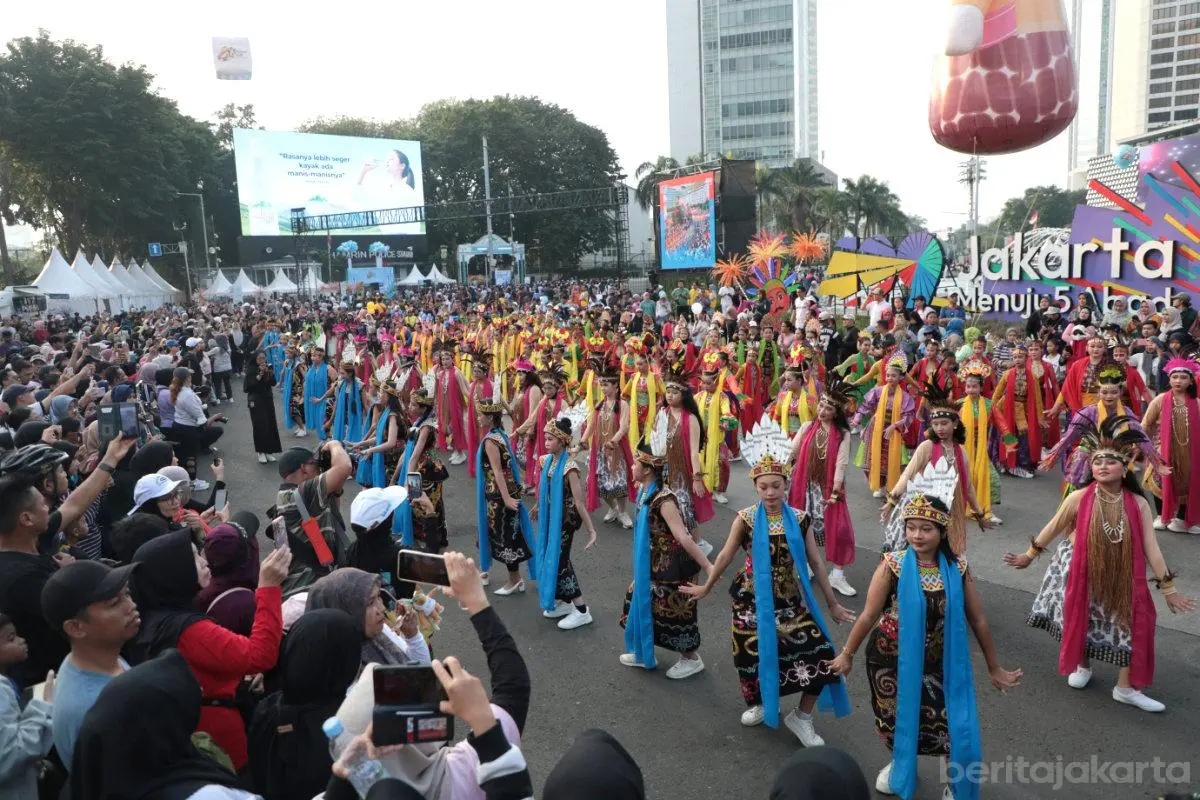 Merasa Terhibur, Warga Apresiasi Karnaval Jakarta Penuh Warna