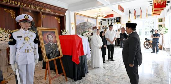 Presiden Prabowo Beri Penghormatan Terakhir kepada Almarhum Jenderal TNI (Purn) Ryamizard Ryacudu