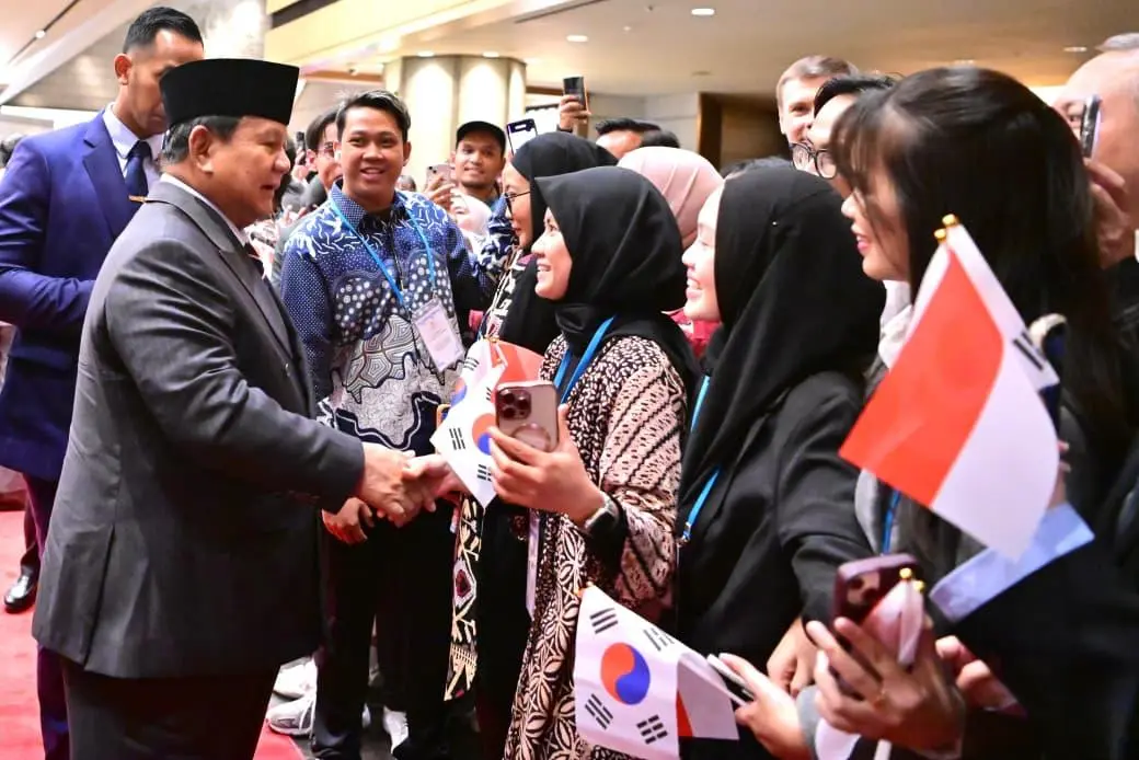Presiden Prabowo Tiba di Seoul, Disambut Hangat dan Penuh Kebanggaan oleh Diaspora Indonesia