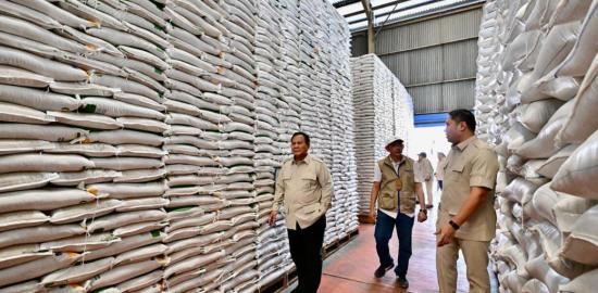 Presiden Prabowo Sidak ke Gudang Bulog Danurejo Magelang, Pastikan Stok Aman