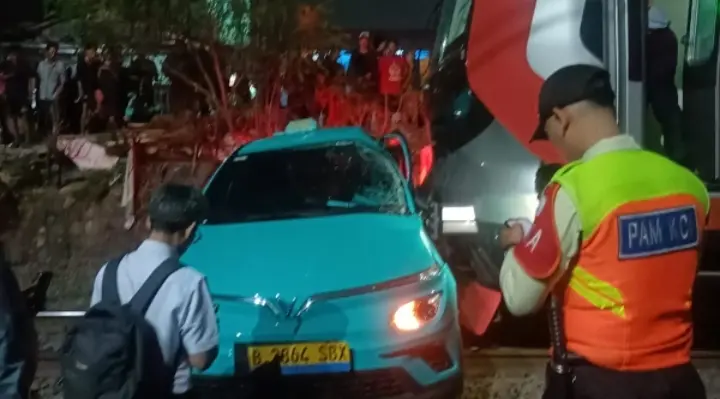 Kecelakaan Kereta di Stasiun Bekasi Timur, Evakuasi Korban Masih Berlangsung