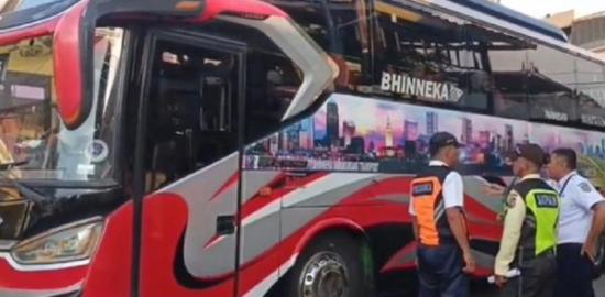 Penumpang KA Bangunkarta Dievakuasi Pakai Bus ke Purwokerto