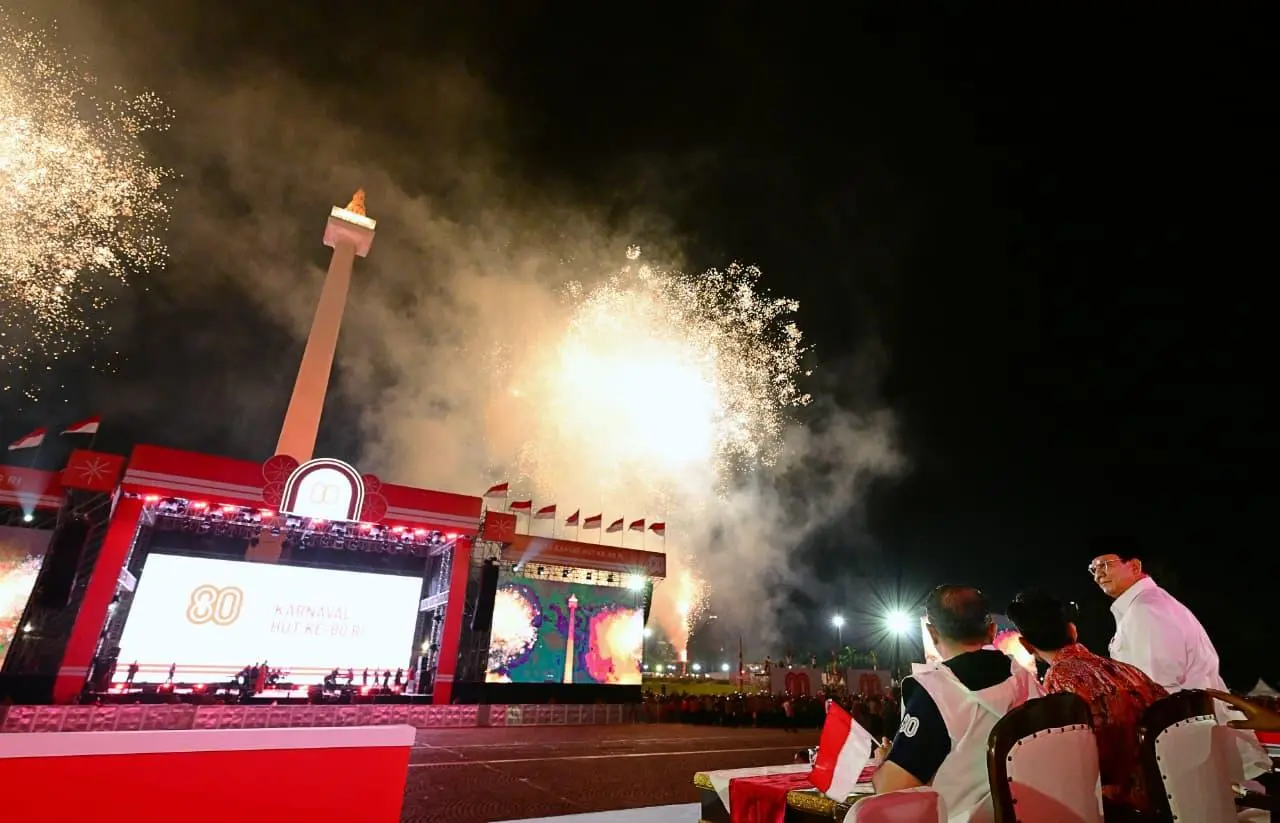 Presiden Prabowo Pimpin Khidmat Upacara Penurunan Bendera Negara Sang Merah Putih di Istana Merdeka