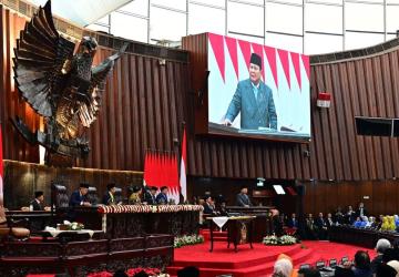 Usai Pidato Kenegaraan, Presiden Prabowo Hampiri Tokoh Nasional dan Tamu Internasional