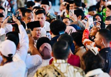 Presiden Prabowo Sambut Ribuan Warga di Istana Kepresidenan Jakarta