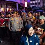 Libur Panjang, Anggota Polrestabes Bandung Patroli di Braga dan Asia Afrika
