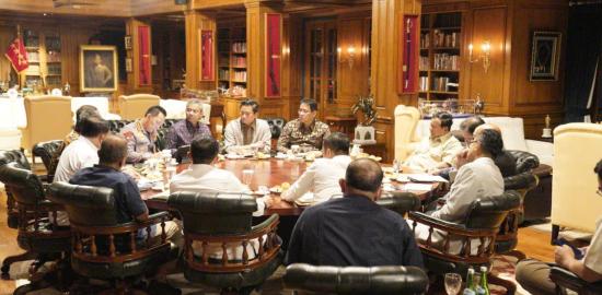 Prabowo Dorong Prototipe Listrik Tenaga Surya untuk Desa dan Bahas Giant Sea Wall di Hambalang