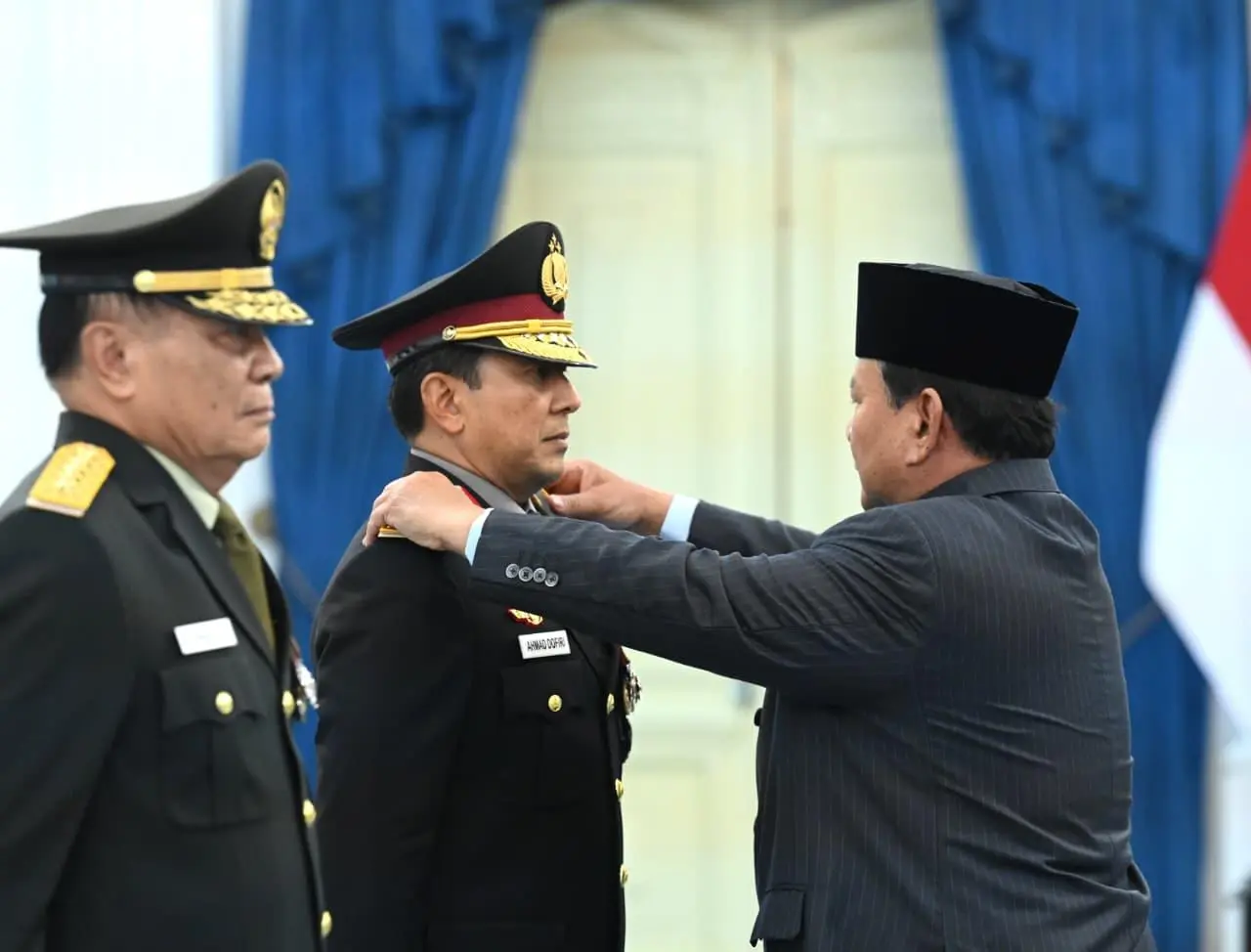 Prabowo Anugerahkan Pangkat Kehormatan kepada Dua Purnawirawan atas Pengabdian untuk Bangsa