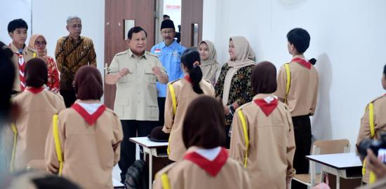 Prabowo Pastikan 100 Sekolah Rakyat Beroperasi dengan Fasilitas Layak