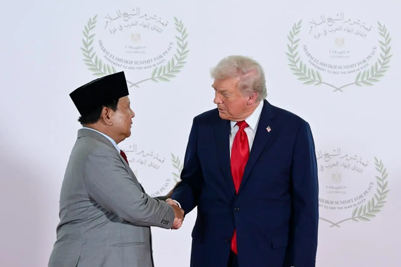 Momen jabat tangan dan pujian Presiden Trump untuk Presiden Prabowo