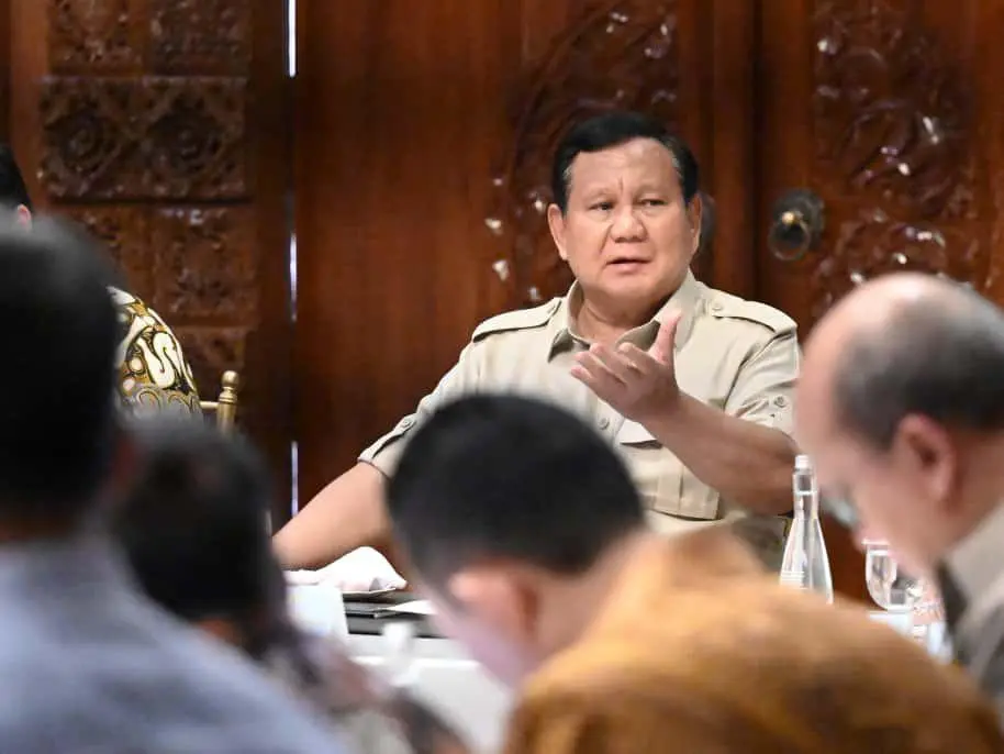 Presiden Prabowo pimpin rapat kabinet bahas kebijakan ekonomi dan stabilitas keuangan